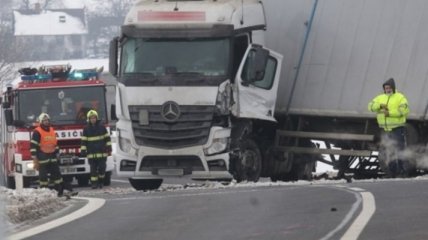 В Чехии двое украинцев погибли в аварии с грузовиком: фото и подробности