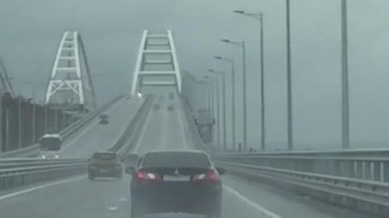 ЧП на Крымском мосту: появилось видео столкновения крана с мостом 