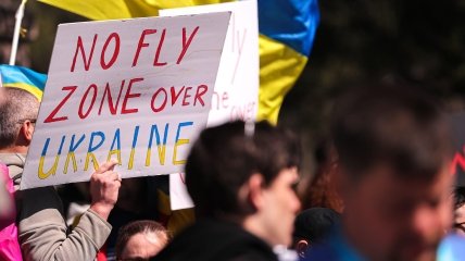 Закрыть небо над Украиной просят во многих странах мира