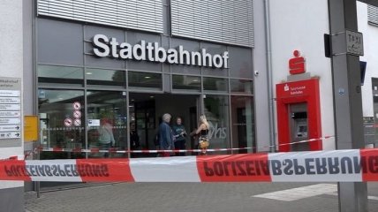 Мужчина на вокзале в Германии зарезал двух человек, а затем сдался полиции