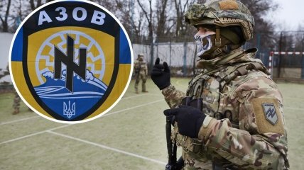 На рукаве бойца отчетливо видно шеврон подразделения "Азов"