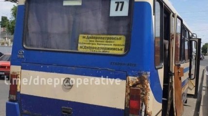 "Позор!" В Днепре нашли автобусы с прикрытыми пенопластом дырами и недекоммунизированными табличками