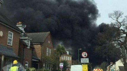 Мощный взрыв прогремел рядом с начальной школой в британском городе