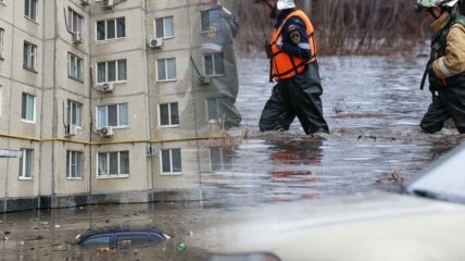 Оренбургская область на дне: российские города продолжают тонуть из-за прорыва дамбы (видео)