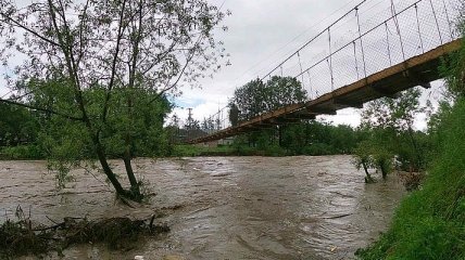 Большая вода на западе Украины: подтоплено 147 домов, разрушены более 150 км дорог