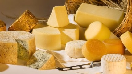 Медики рассказали, чем отличается настоящий сыр от сырного продукта