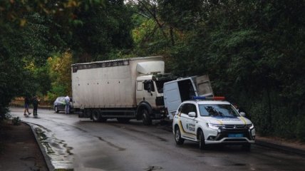 В Днепре столкнулись грузовик и маршрутка, много пострадавших 