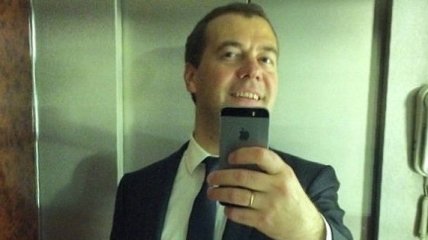 Дмитрий Медведев сделал первый "селфи"