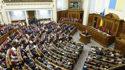 Порошенко призвал нардепов прибыть на заседание по введению военного положения