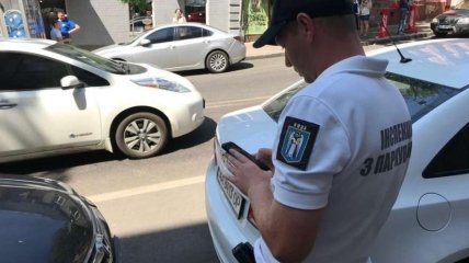 В Киеве штрафуют за неправильную парковку