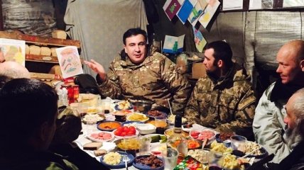 Саакашвили встретил Новый год в блиндаже на Донбассе