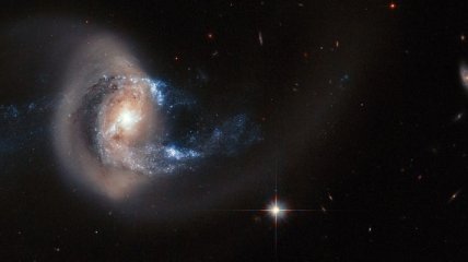 Астрономы показали снимок галактики NGC 7714