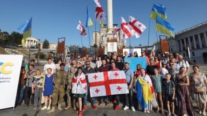 "Европейская Солидарность" провела акцию в поддержку Грузии