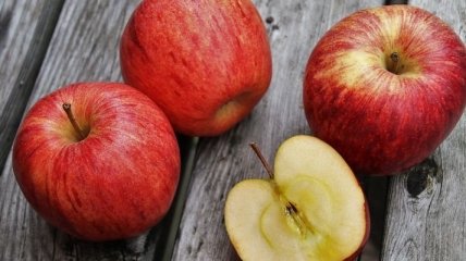 Яблоки эффективно защищают от рака кишечника 