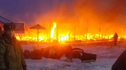 В России выгорел полевой лагерь путинских военных: последние данные и видео