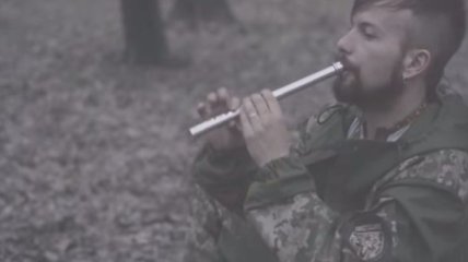 Боец АТО эмоционально сыграл гуцульскую мелодию на сопилке (Видео)