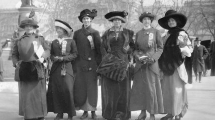 История феминизма: как женщины добивались равноправия (Фото)