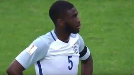 Футболист сборной Англии забил автогол года ударом с середины поля (Видео)