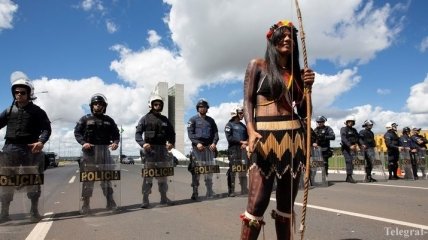 Коренные жители Бразилии вышли на акции протеста (Фото)