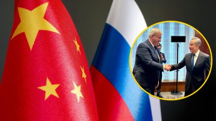 Прапори Китаю та Росії, Андрій Сибіга, Ван І