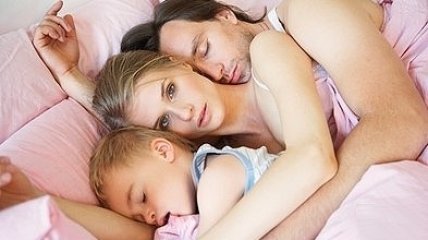 Совместный сон избавляет ребенка от стресса