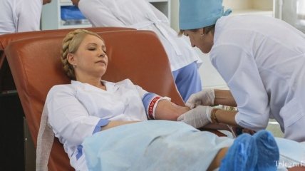 Юлия Тимошенко сдала кровь для раненых бойцов
