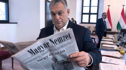 Венгерский премьер Виктор Орбан обожает читать Magyar Nemzet