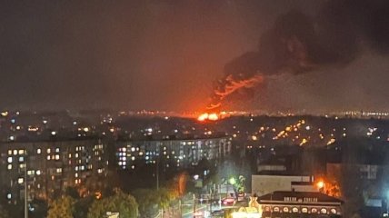 Масштабный пожар в Донецке: пламя видели с разных частей города (видео)