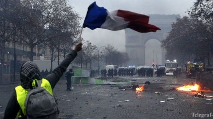 Макрон заявил, что ответственные за беспорядки в Париже понесут наказание
