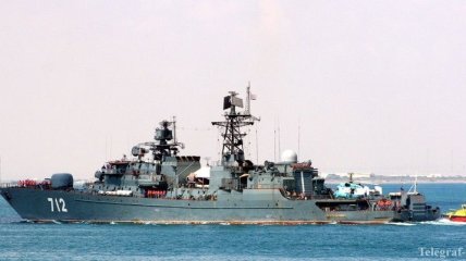 Ракетный фрегат России движется из Крыма в направлении Азовского моря