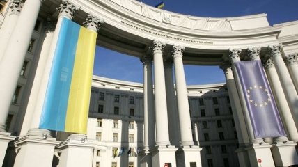 МИД Украины обеспокоен информацией о применении химоружия в Сирии  