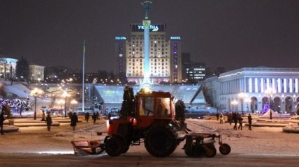 Снег в Киеве обещают убирать круглосуточно