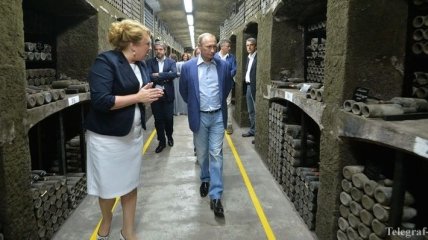 Прокуратура расследует открытие 240-летней бутылки вина для Путина и Берлускони