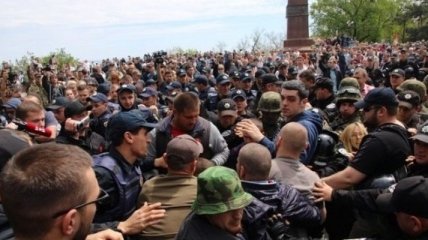 В Одессе произошло несколько стычек между активистами и "куликовцами" (Видео)