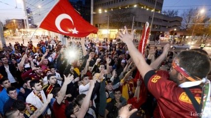 Турецкие фанаты напали на болельщиков "Боруссии"