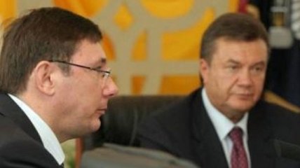 Луценко рассказал о юридических аспектах обвинения Януковича в госизмене