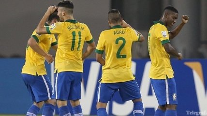 Сборная Бразилии по футболу отказалась играть из-за судьи (Видео)