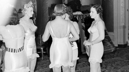 За кулисами показа нижнего белья 1940 года (Фото)