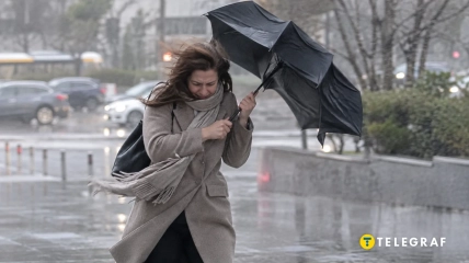 Зонт во время ветра