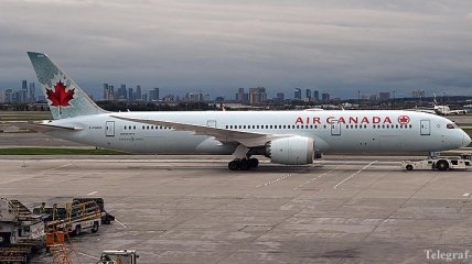 Авиакомпания Air Canada сокращает половину персонала