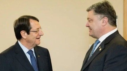 Президент Анастасиадис пригласил Порошенко посетить Кипр