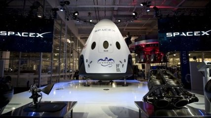 SpaceX успешно посадил обтекатель Falcon 9, который падал из космоса