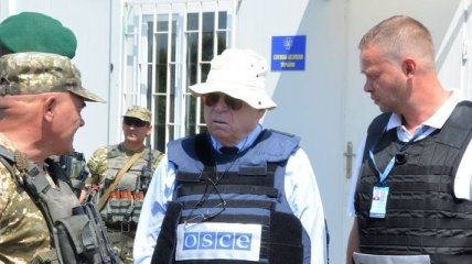 Представитель трехсторонней контактной группы от ОБСЕ посетил КПВВ "Золотое" 