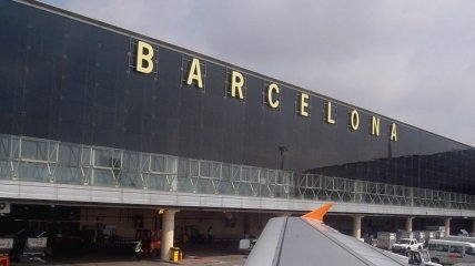 В аэропорту испанской Барселоны застряли украинские туристы