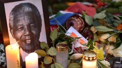 Гроб с телом Нельсона Манделы доставлен из Претории к месту похорон