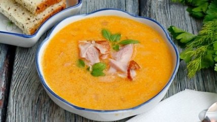 Рецепт дня: сырный суп с копченым окорочком и молоком