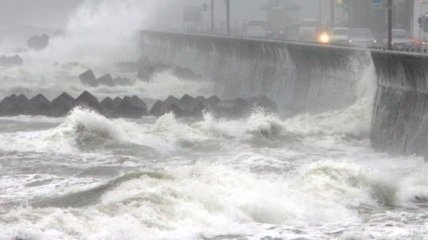 Тайфун "Джелават" бушует в районе японского острова Хоккайдо