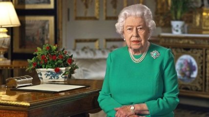 Фэшн-эксперт Элизабет Холмс рассказала, как королева Елизавета выбирает себе наряды