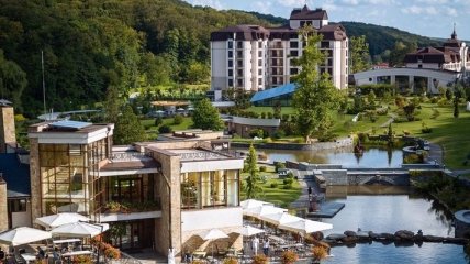 Зеленский остановился в шикарном отеле в Закарпатье: фото и цены на номера