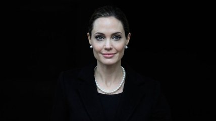 Анджелина Джоли пиарится на своих операциях?